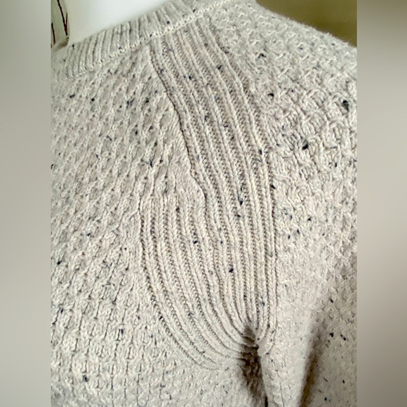 Wind River Women’s Vintage Cream Crew Neck Knit Sweater Size Medium - Picture 3 of 6